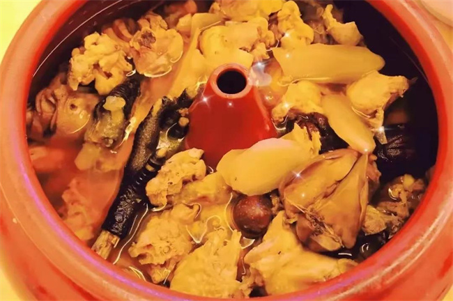 西雙版納傳媒公司：中老鐵路沿線的這些特色美食，絕對值得你收藏