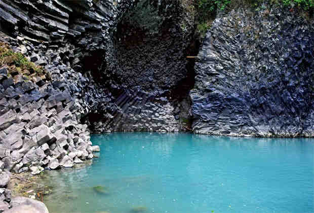 騰沖旅游攻略 | 火山熱海：青山環抱，一水喧騰